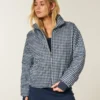 Pufferjacke mit Reißverschlussmuster