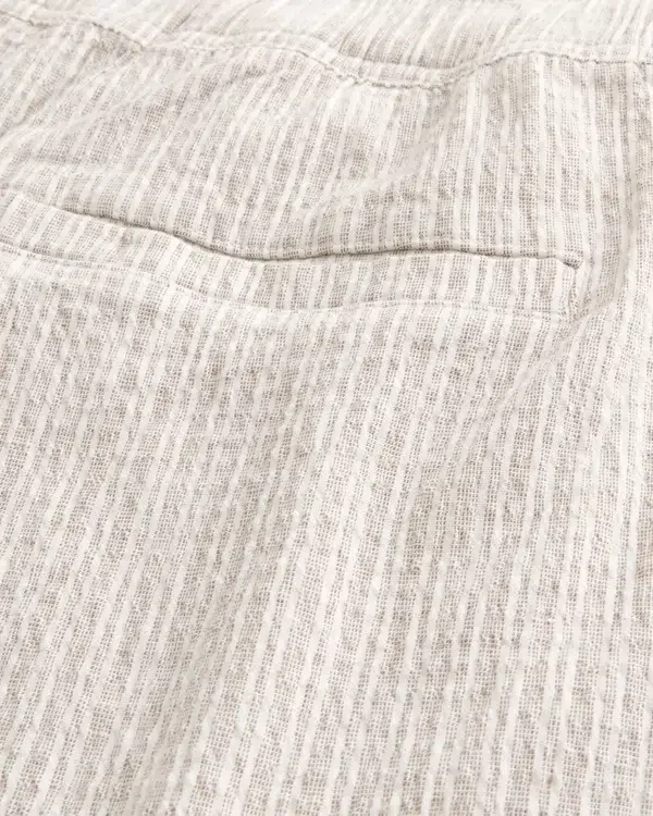 Seersucker-Hose mit weitem Bein zum Hineinschlüpfen Seersucker-Hose mit weitem Bein zum Hineinschlüpfen