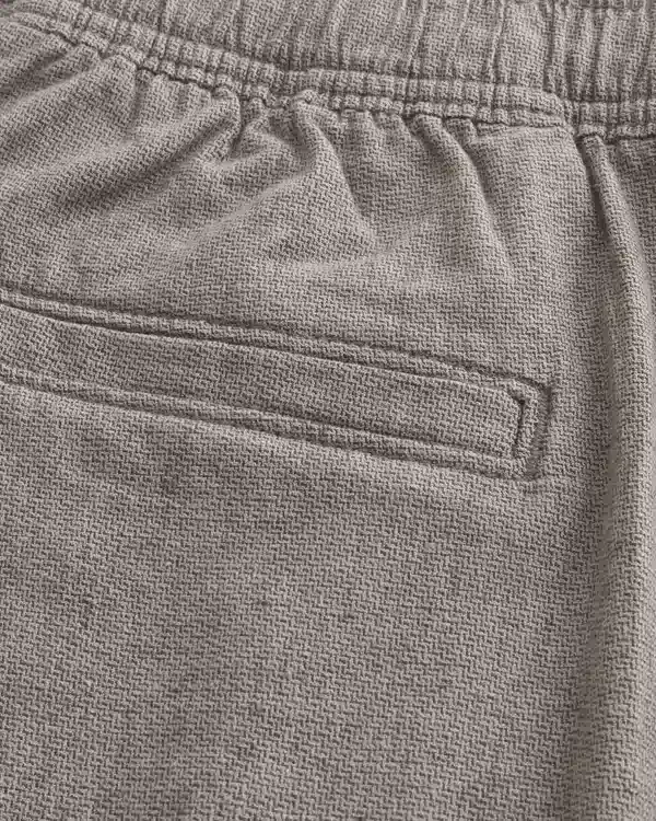 Shorts aus Leinenmischung, mittellang, zum Hineinschlüpfen Shorts aus Leinenmischung, mittellang, zum Hineinschlüpfen