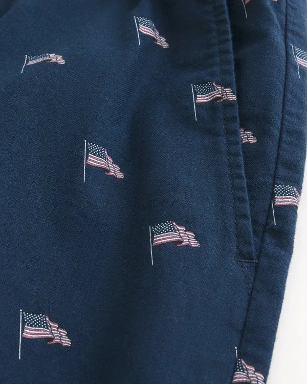 Shorts mit amerikanischem Flaggenmuster, Länge bis zur Mitte des Oberschenkels Shorts mit amerikanischem Flaggenmuster, Länge bis zur Mitte des Oberschenkels