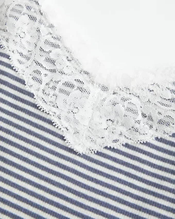 Spitzenbesetztes Layering-Top