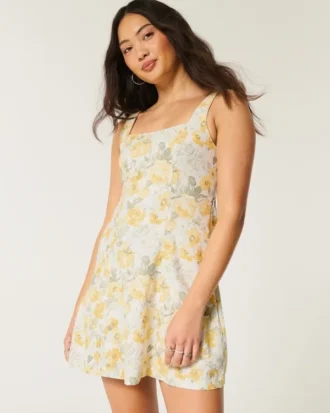 Strukturiertes Minikleid aus Leinenmischung