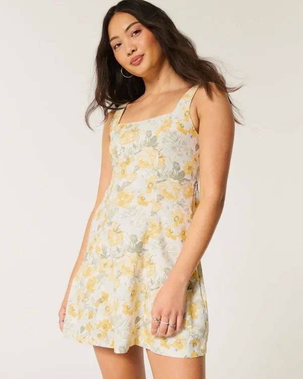 Strukturiertes Minikleid aus Leinenmischung Strukturiertes Minikleid aus Leinenmischung