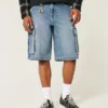 Superbaggy-Cargoshorts aus mittelblau gewaschenem Denim