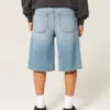 Superbaggy-Jeansshorts in mittlerer Waschung Superbaggy-Jeansshorts in mittlerer Waschung
