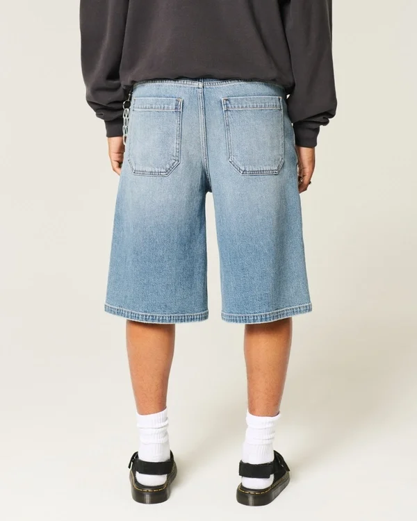 Superbaggy-Jeansshorts in mittlerer Waschung Superbaggy-Jeansshorts in mittlerer Waschung