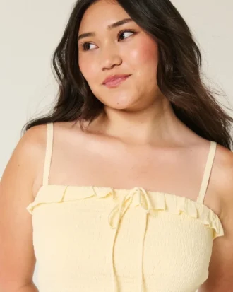 Trägerloses Maxikleid mit Smokarbeit