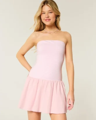 Trägerloses Minikleid aus Strickgewebe mit tiefem Taillenbund