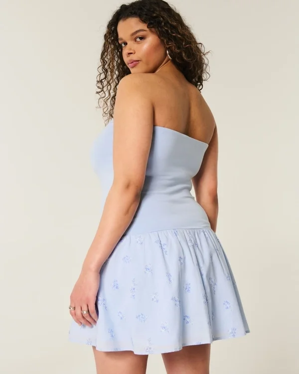 Trägerloses Minikleid aus Strickgewebe mit tiefem Taillenbund Trägerloses Minikleid aus Strickgewebe mit tiefem Taillenbund