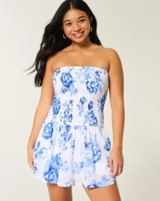 Trägerloses Minikleid mit gesmoktem Oberteil