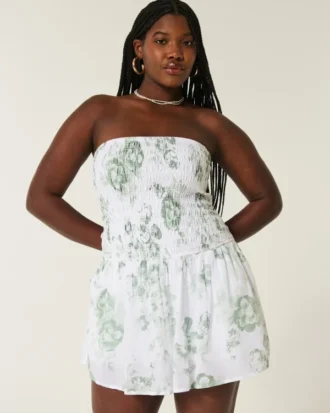 Trägerloses Minikleid mit gesmoktem Oberteil