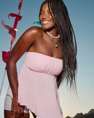 Trägerloses Oberteil mit Zickzack-Saum