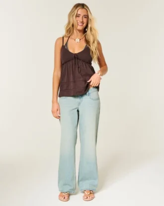 Ultra-niedrige Leibhöhe, hell gewaschen, Baggy-Jeans mit Schnallenverschluss hinten Ultra-niedrige Leibhöhe, hell gewaschen, Baggy-Jeans mit Schnallenverschluss hinten