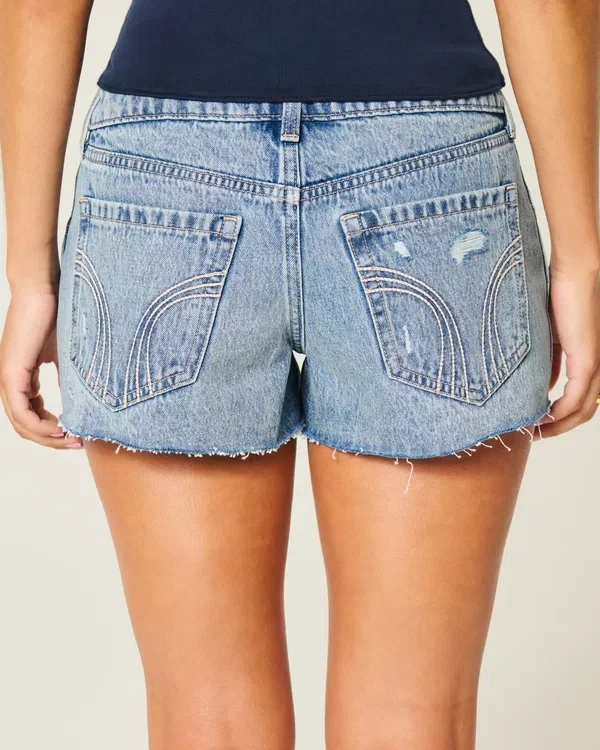 Ultra-niedrige Mini-Shorts aus besticktem Denim Ultra-niedrige Mini-Shorts aus besticktem Denim