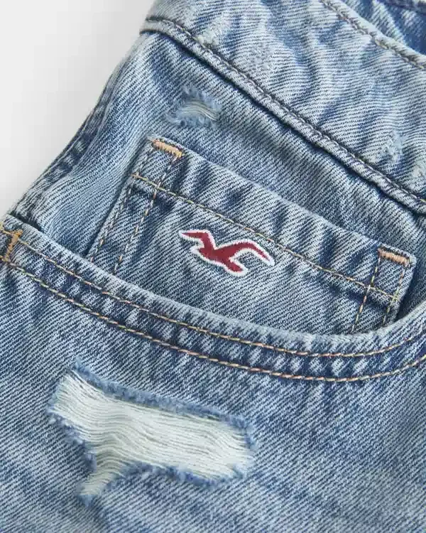 Ultra-niedrige Mini-Shorts aus besticktem Denim Ultra-niedrige Mini-Shorts aus besticktem Denim