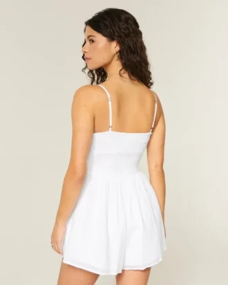 V-Ausschnitt-Strampler mit seitlichen Bändern