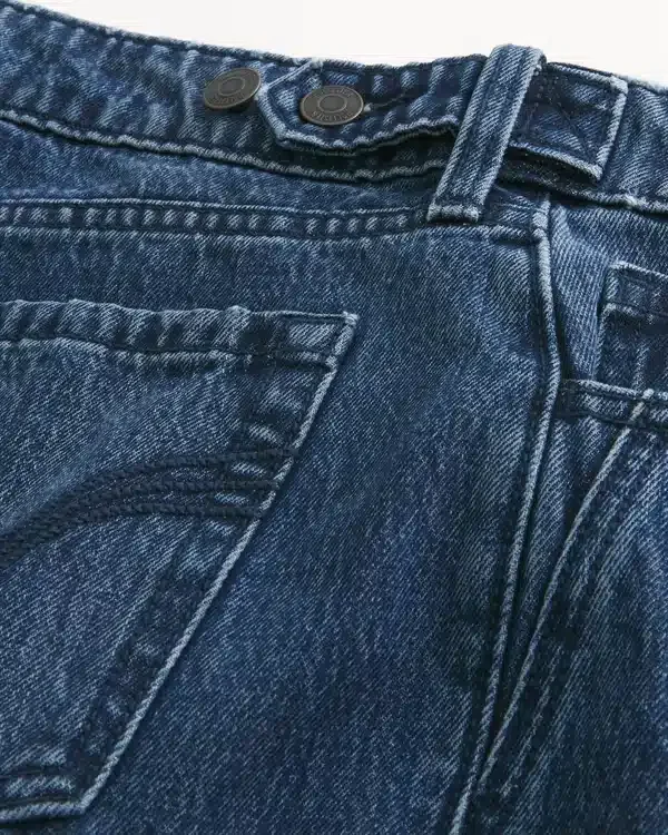 Verstellbare Taille, niedrige Leibhöhe, dunkle Waschung, Baggy-Jeans Verstellbare Taille, niedrige Leibhöhe, dunkle Waschung, Baggy-Jeans