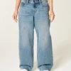 Verstellbare Taille, niedrige Leibhöhe, mittelblaue Baggy-Jeans Verstellbare Taille, niedrige Leibhöhe, mittelblaue Baggy-Jeans