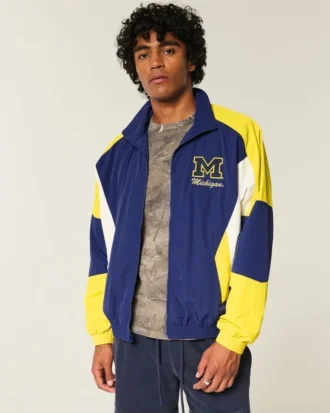 Windjacke mit Grafik der University of Michigan Wolverines