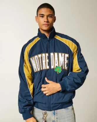 Windjacke mit Grafik „Fighting Irish“ der University of Notre Dame