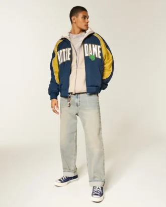 Windjacke mit Grafik „Fighting Irish“ der University of Notre Dame