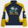 Windjacke mit Grafik „Fighting Irish“ der University of Notre Dame