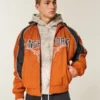 Windjacke mit Longhorns-Motiv der University of Texas at Austin