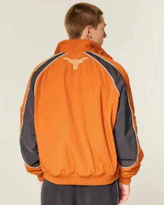 Windjacke mit Longhorns-Motiv der University of Texas at Austin