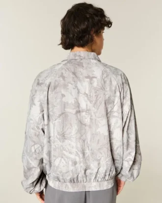 Windjacke mit Reißverschluss und Camouflage-Muster Windjacke mit Reißverschluss und Camouflage-Muster